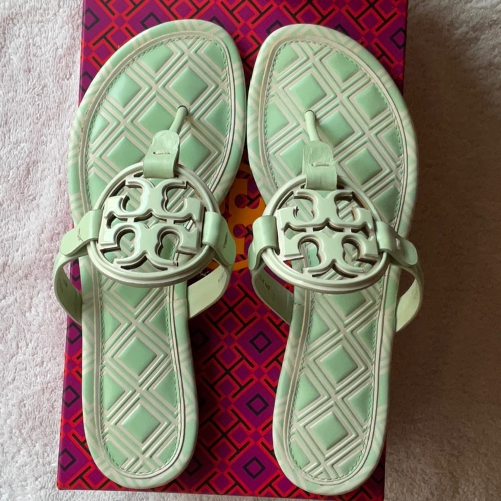 💚 TORY BURCH METAL MILLER SANDALS 💚 - Picture 13 of 16